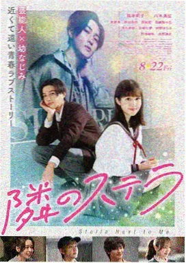 里弄剧场小放映室打卡点内部,木质座椅与幕布